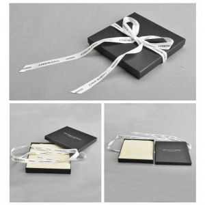 gli scatoloni di cosmetici