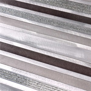 Piastrella per pareti in mosaico di vetro in misto lineare in alluminio