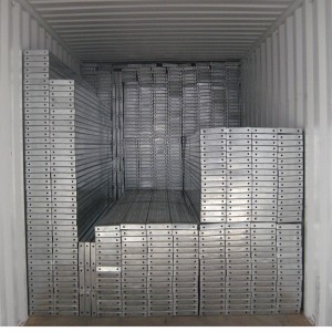 210 Larghezza plancia in metallo zincato con foro da 10 mm