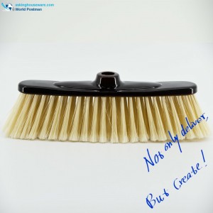 Scopa in plastica Akbrand con doppia spazzola a forma di navetta color cioccolato