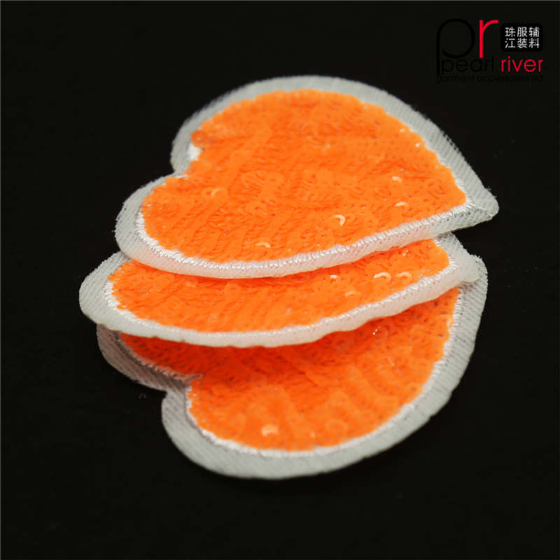 Patch di paillettes a forma di cuore arancione