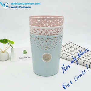 Cestino di plastica rotondo vuoto