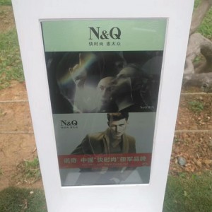 Soluzione per pubblicità esterna Smart Solar Bench con illuminazione a LED