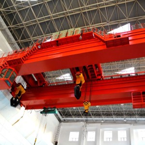 Gru a testa protetta contro le esplosioni