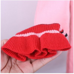 Maglione di lana invernale con maniche lunghe a righe a righe