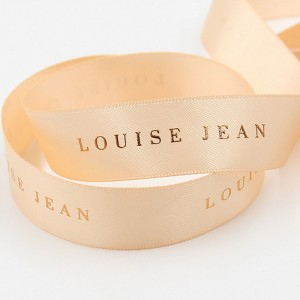 nastro in raso nero stampato in rilievo con stampa logo colorato personalizzato