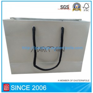 Borsa di carta fatta a mano di lusso per l'abbigliamento