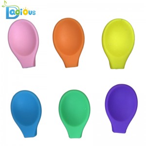 Cucchiaio di bambù gratuito BPA Testa di silicone Cucchiai per bambini approvati dalla FDA Cucchiai per neonati Parte in silicone OEM per cucchiaio di bambù