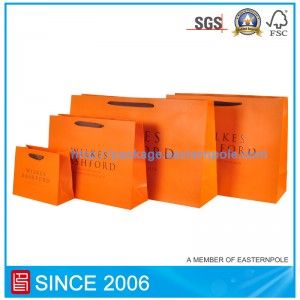 Shopping bag di carta con design personalizzato