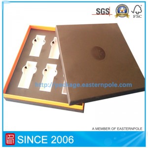 Scatola di carta cosmetica fatta a mano con inserto in cartone