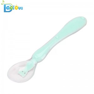 Idee per nuovi prodotti Cucchiaio morbido Cucchiai in silicone senza BPA Cucchiaio in silicone per bambini