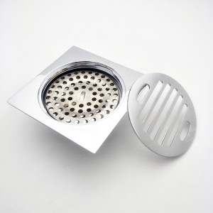 Doccia di scarico a pavimento con chiusura automatica antiodore