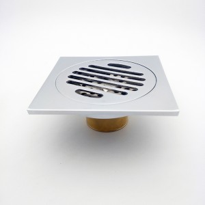 Doccia di scarico a pavimento con chiusura automatica antiodore