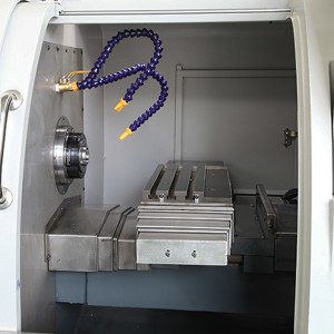 Con 2 pezzi raccogli il tornio orizzontale cnc in metallo mandrino un anno dopo il servizio di vendita