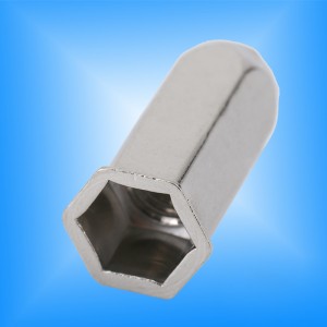 Ridurre l'estremità dei cloes del corpo esagonale con testa esagonale completa