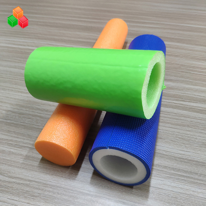 Tubi in schiuma di forma cava super morbida con logo personalizzato colore PVC EVA EPE tubo tondo in schiuma per attrezzature / imballaggi per parchi giochi al coperto