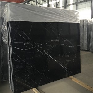 Marmo Nero Marquina a righe bianche