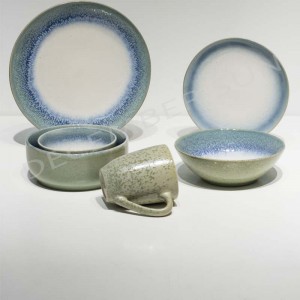 Set di stoviglie in ceramica