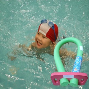 Vendita diretta in fabbrica di pasta galleggiante colorata per piscina in schiuma vuota EPE + schiuma EVA da nuoto per bambini \/ adulti