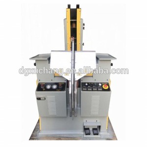 aggraffatura tomaia del bagagliaio utilizzando una scarpa usata