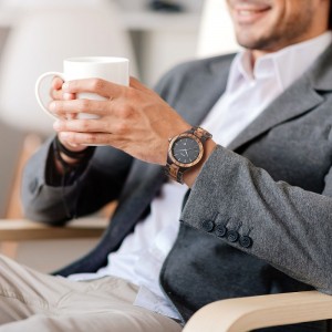 Orologi in legno Sandalo nero Regalo da uomo in legno Modelli vintage 2019 Logo personalizzato