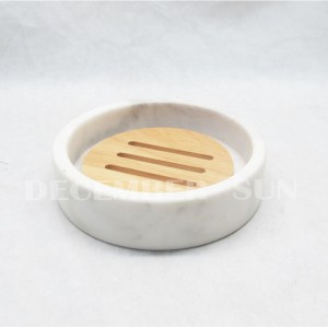 Set accessori bagno in marmo bianco con parti in legno