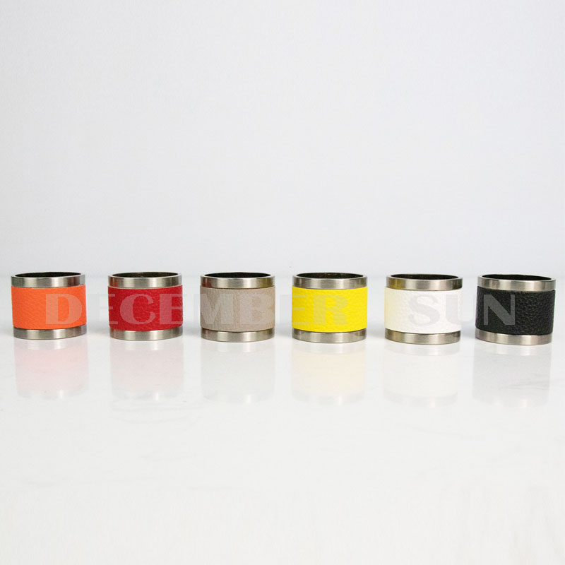 Splendido portatovagliolo in metallo e pelle