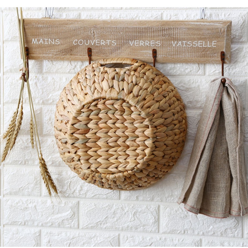 Cesto di giacinto d'acqua intrecciato