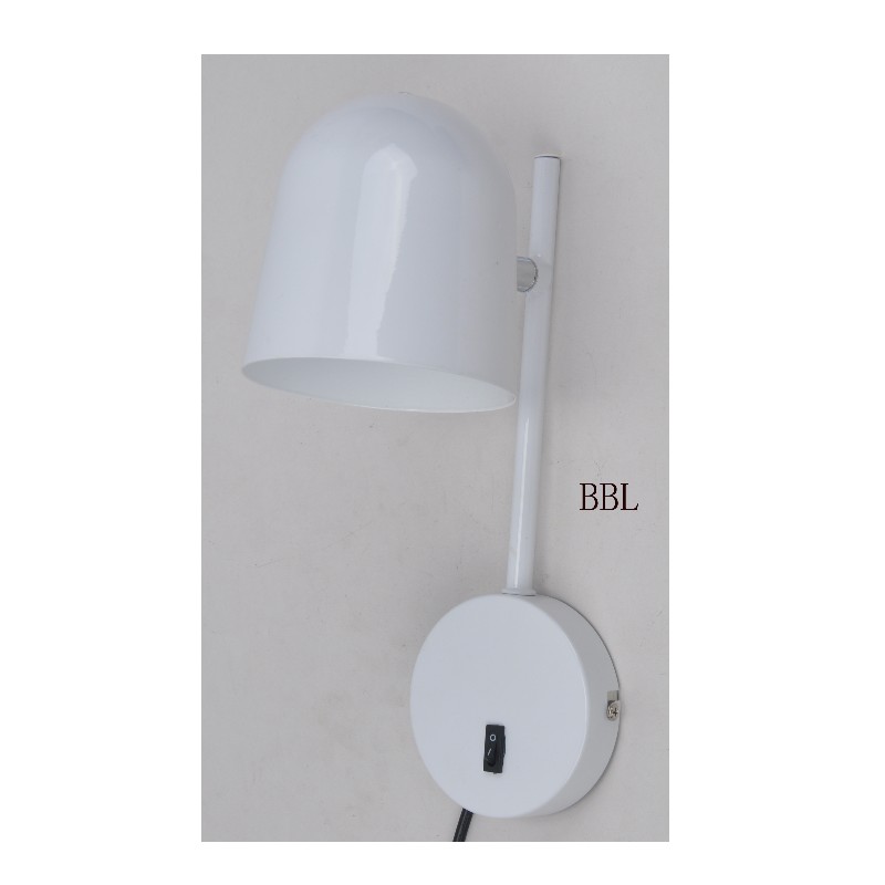 Lampada da parete con paralume in metallo girevole