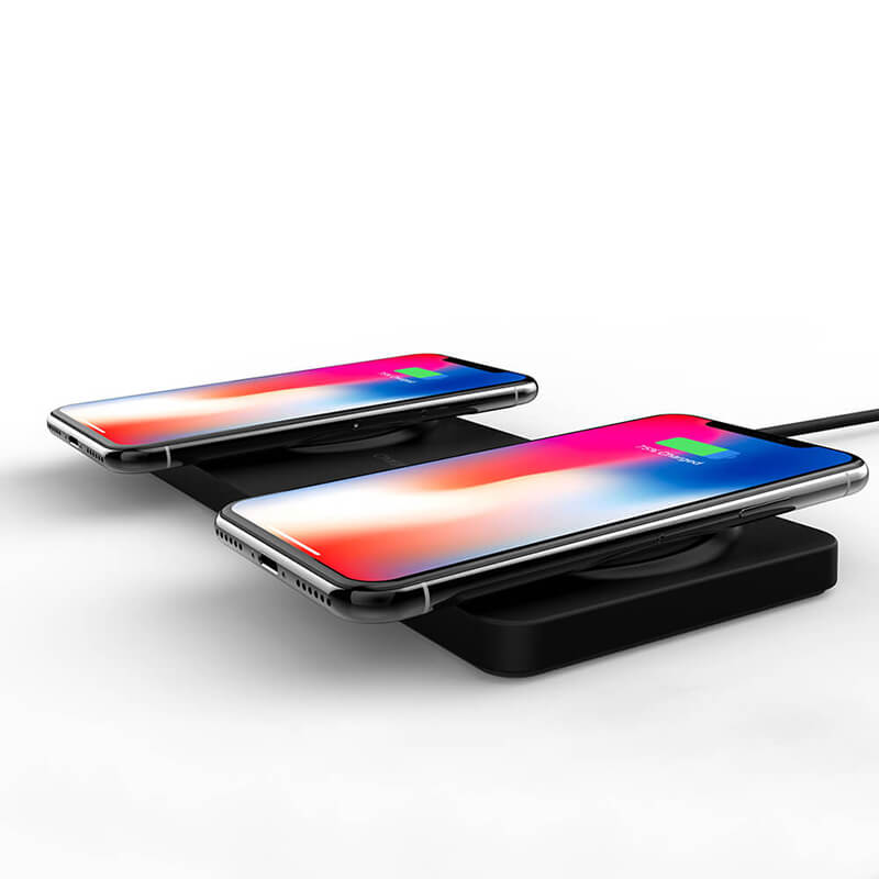 Doppio pad caricabatterie wireless rapido QI da 10 W.