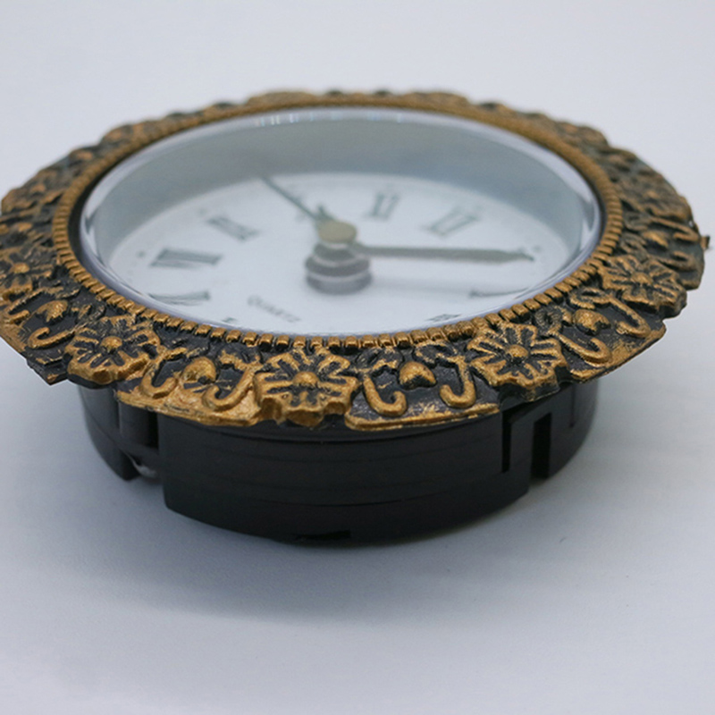 Inserimento dell’orologio dell’ago dell’antica prugna