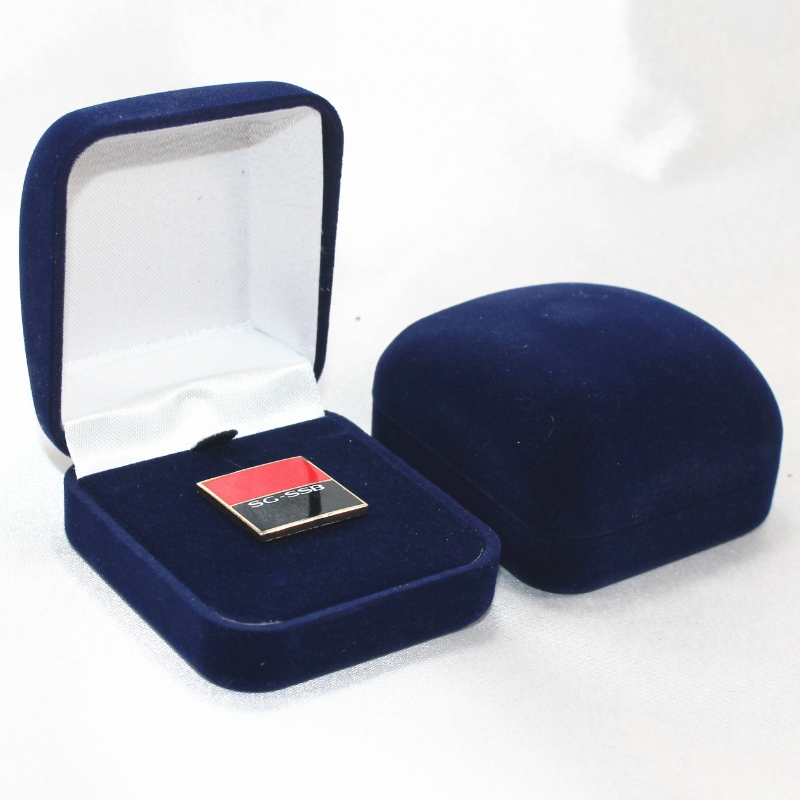 Articolo F-2 Scatola di velluto di forma rotonda per anello, badge e moneta piccola, mm. 52 * 57 * 34, pesa circa 27 g