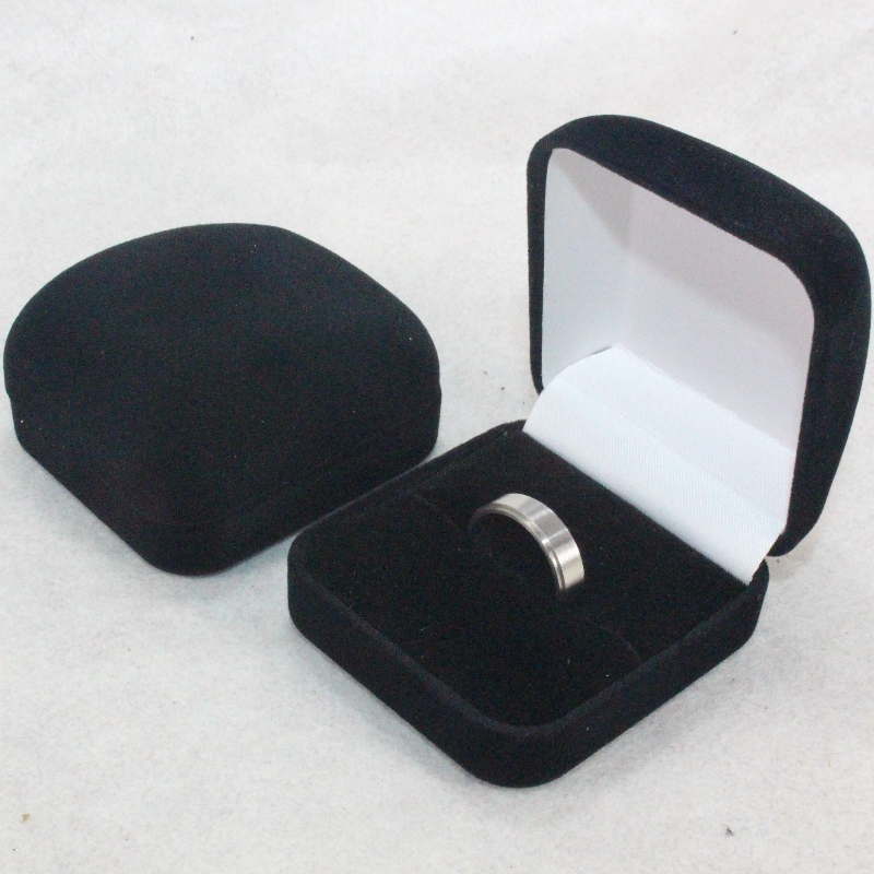Articolo F-2 Scatola di velluto di forma rotonda per anello, badge e moneta piccola, mm. 52 * 57 * 34, pesa circa 27 g