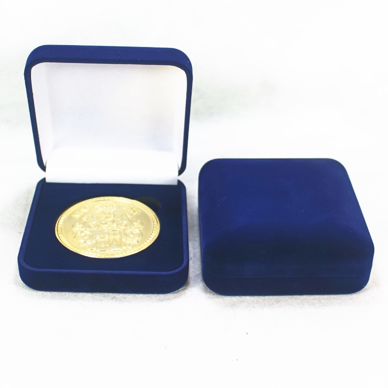 Articolo F-80 Scatola di velluto di forma rotonda per monete, badge e braccialetti, ecc. Mm. 90 * 95 * 38, pesa circa 86 g