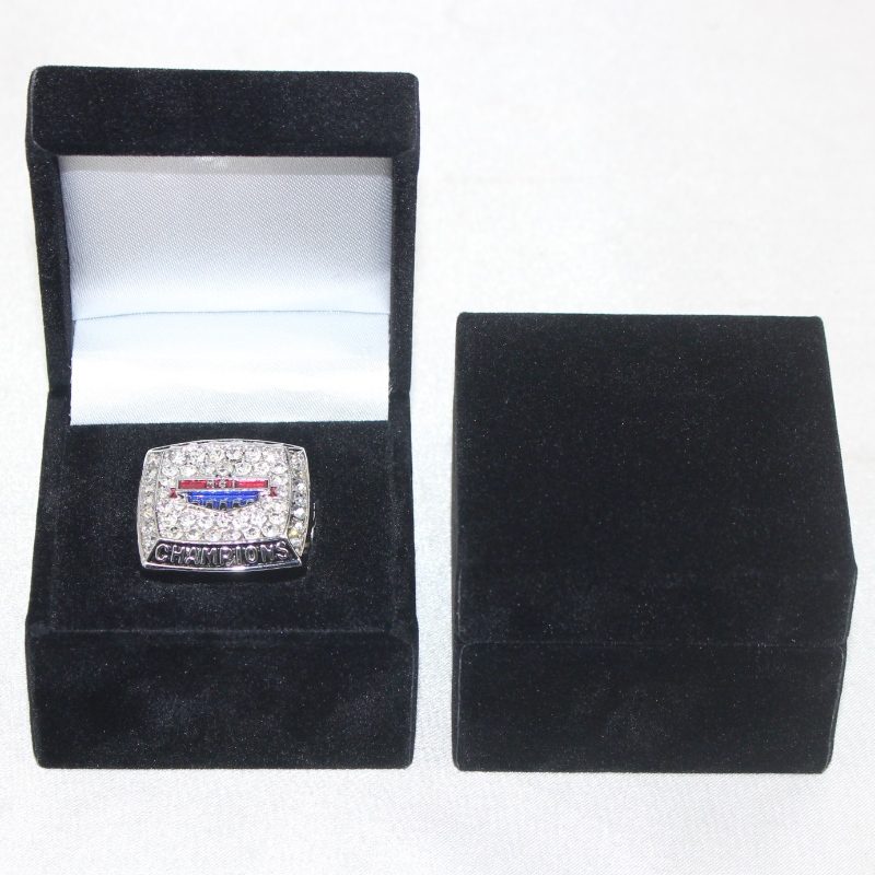 Articolo scatola di flanella quadrata V-08 per monete diametro 25-38 mm, badge, anello grande, ecc. Mm. 60 * 60 * 48, pesi circa 63g