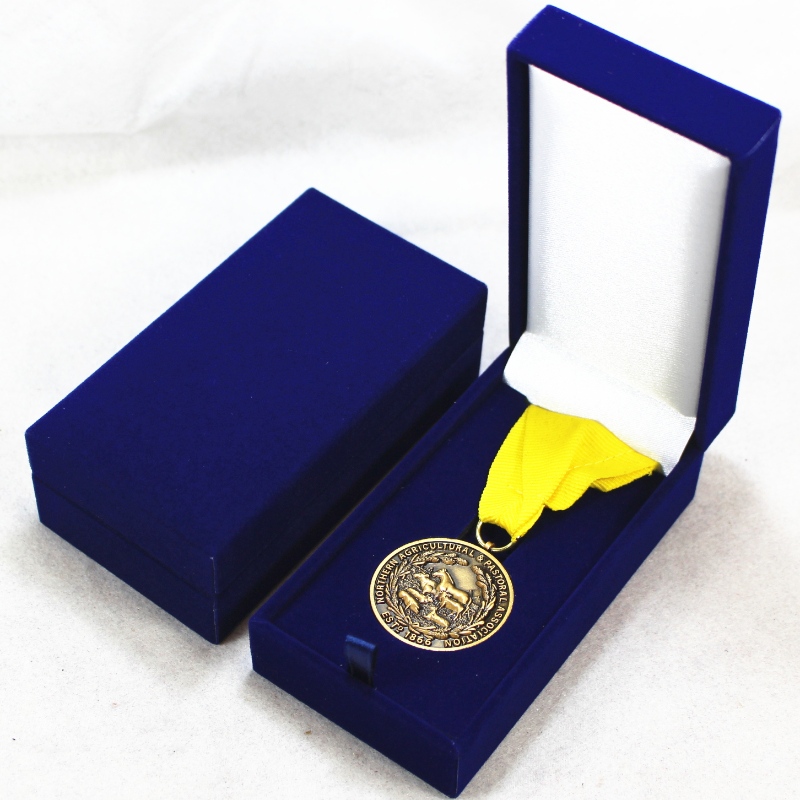 Articolo V-10 scatola rettangolare in similpelle per medaglia 40 * 80 mm e badge, ecc. Mm. 60 * 111 * 38, pesa circa 82g