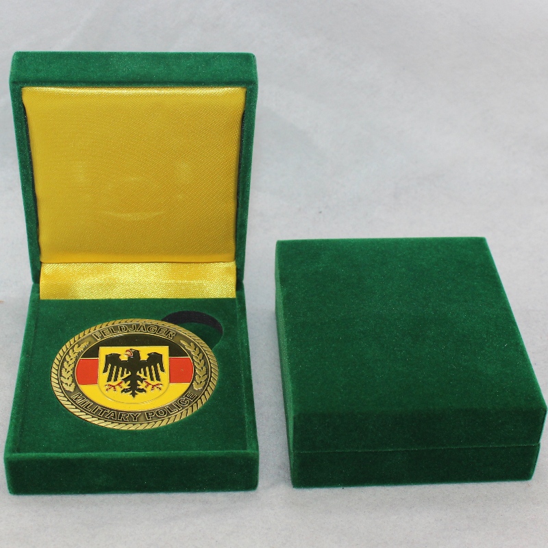 Articolo V-17 scatola in similpelle quadrata per moneta 45 * 53 mm, badge, gemelli, portafogli ecc. Mm. 68 * 80 * 30, pesa circa 62g