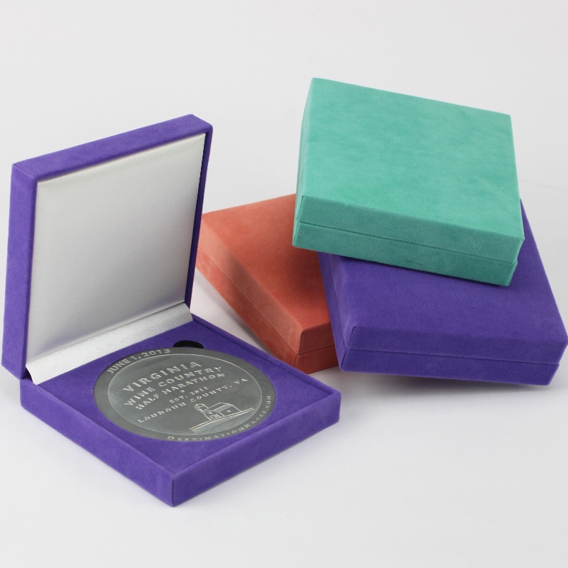 Articolo scatola di flanella quadrata V-22S per moneta 90 * 90mm, badge ＆ medaglia, ecc. Mm.128 * 128 * 34, pesi circa 170g