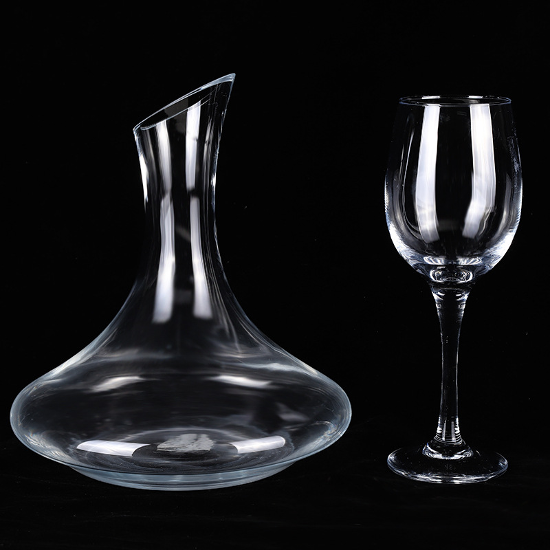 2020 nuovo decanter per vino decanter per vino inclinato semplice in vetro trasparente senza manico può essere personalizzato per il commercio all'ingrosso