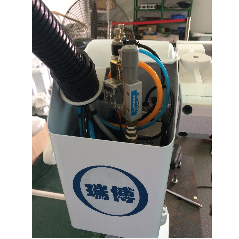 Piccolo robot industriale dello stampaggio ad iniezione del braccio orientabile