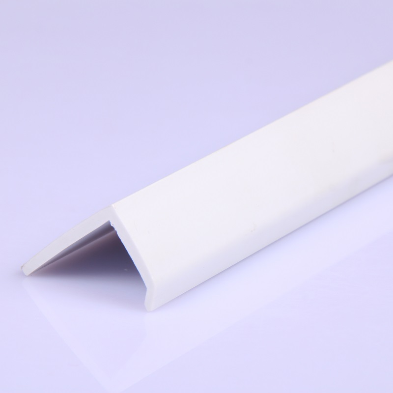 Profilo di rivestimento in plastica in pvc con protezione a forma di L personalizzata con prezzo basso di alta qualità