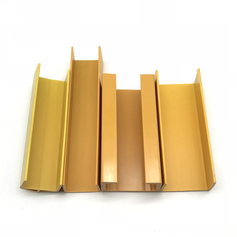 Profili di estrusione di plastica del PVC del PE del PE dell'ABS di UPVC dell'ABS del canale di varie forme di U su misura per la decorazione di protezione della macchina