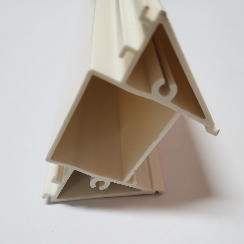 Sezione di plastica per l’illuminazione che scivola da un produttore cinese di plastica