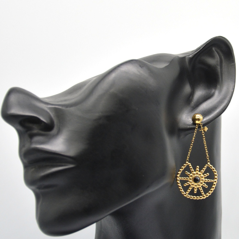 Modelli femminili in acciaio inossidabile color oro con pendenti a fiori, design a bottone, lavoro affascinante per giovani donne. Fabbrica di gioielli in Cina Ruifanbao