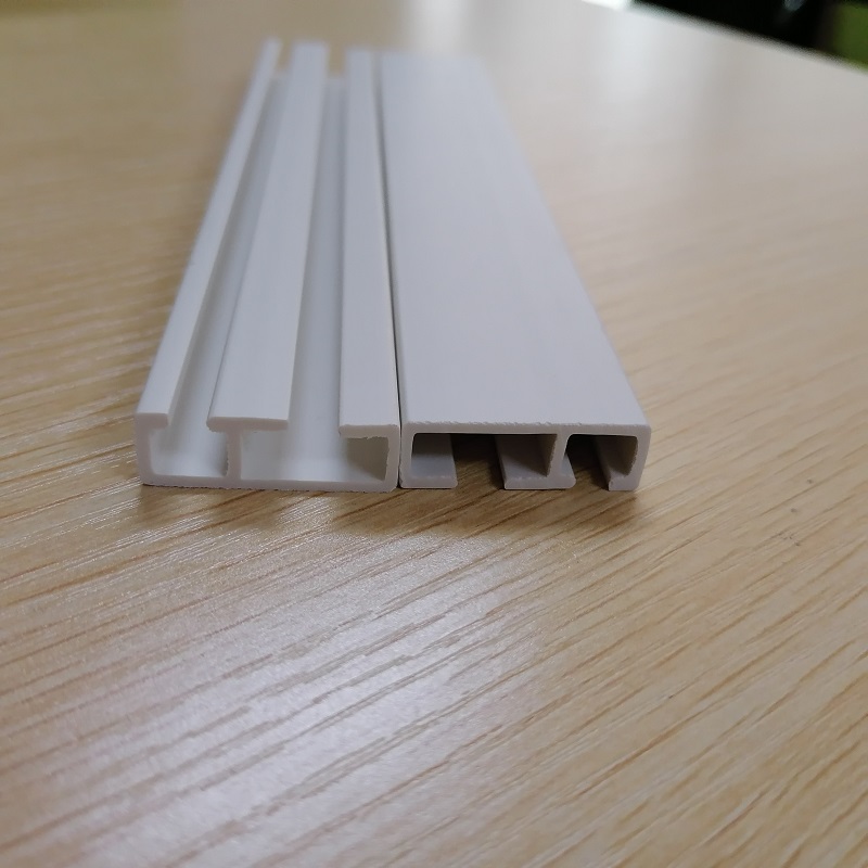 profilo di canalizzazione sagomato ad E in pvc rigido di design e su misura per lo scorrimento della tenda