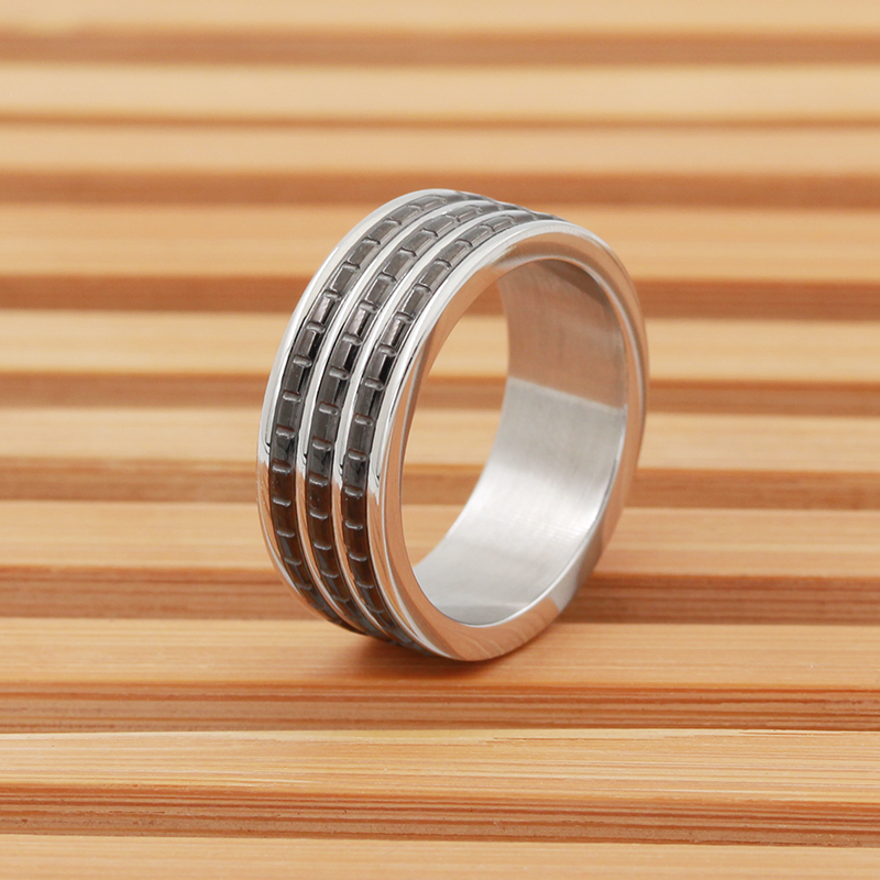 Anello da uomo in acciaio inossidabile bicolore placcato nero