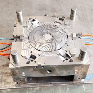 Stampaggio ad iniezione di plastica personalizzato di alta qualità della fabbrica cinese