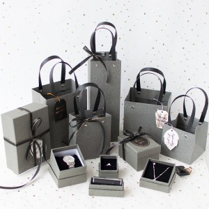 Imballaggio di gioielli di carta in cartone a mano personalizzato per pendente