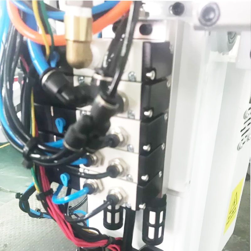 Il manipolatore automatico del braccio obliquo della macchina per lo stampaggio a iniezione tira fuori la macchina del manipolatore del braccio singolo rotante ad alta velocità