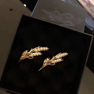 Spilla di grano dorato